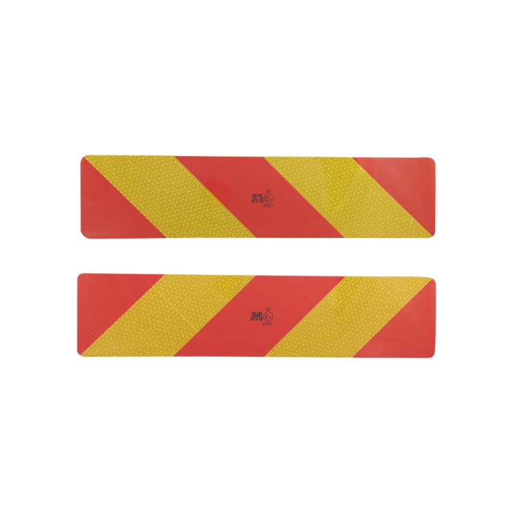 Set of signs for towing vehicle